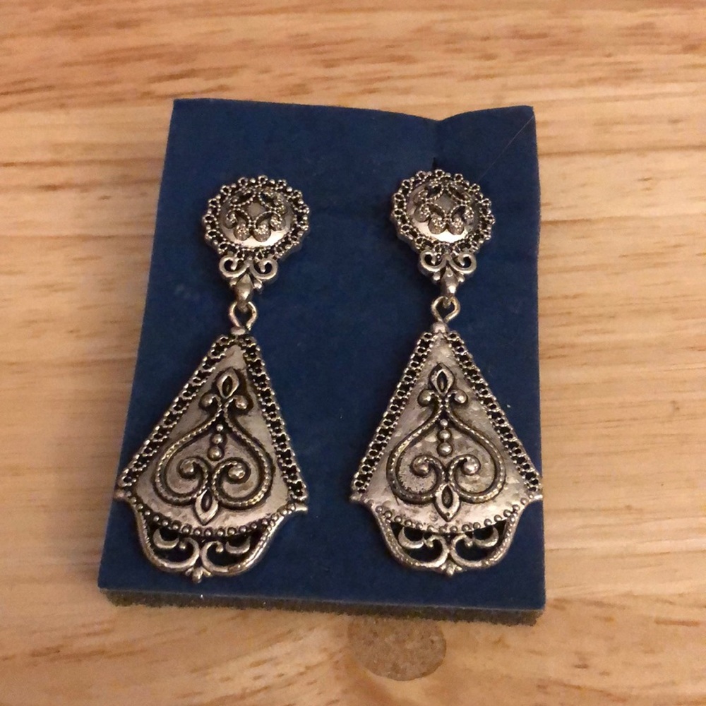 Avon Paris By Night Dangle Drop Earrings